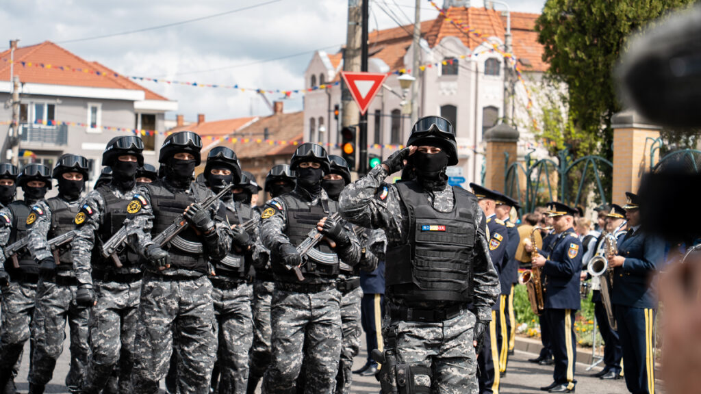 defilare detașament antitero