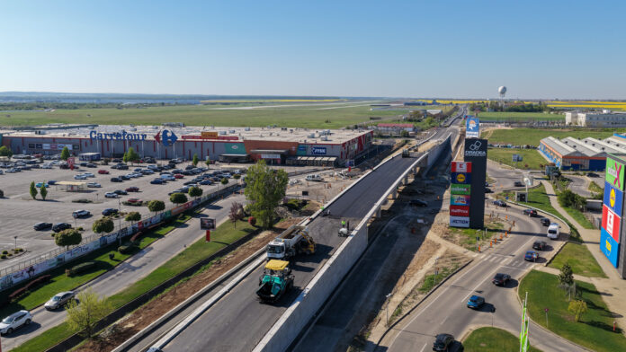 Primul strat de asfalt pe pasajul suprateran din Calea Aradului
